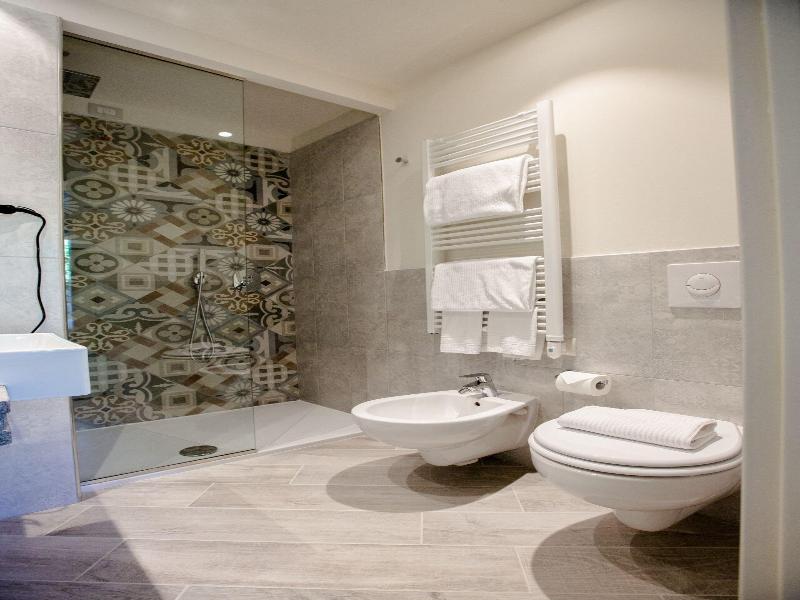 San Lorenzo Apartments image