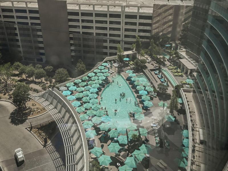 Stripviewsuites At Vdara image