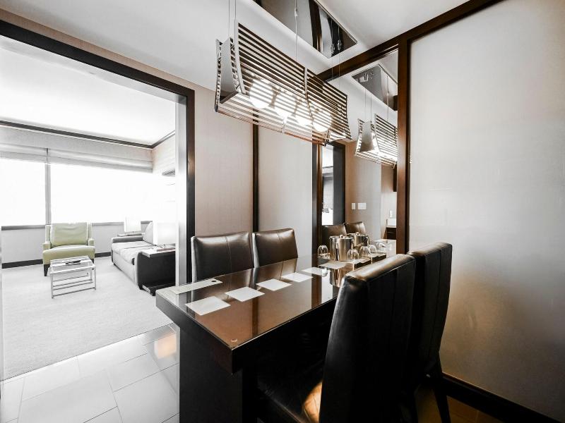 Stripviewsuites At Vdara image