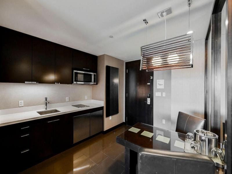 Stripviewsuites At Vdara image