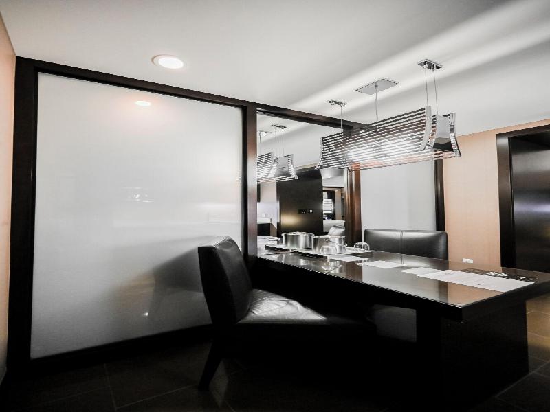 Stripviewsuites At Vdara image