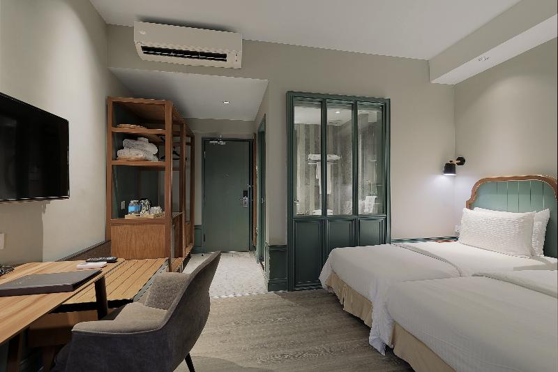 The Jesselton 4