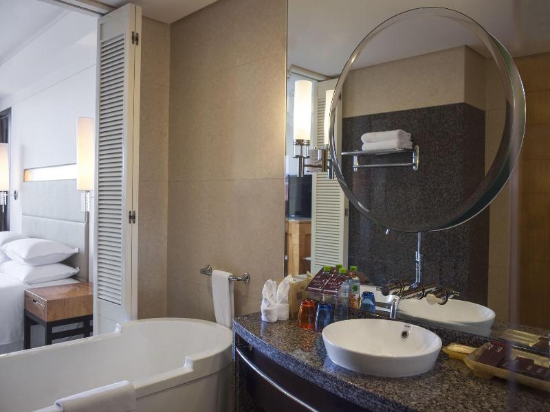 DOUBLE OCEAN VIEW KING BED