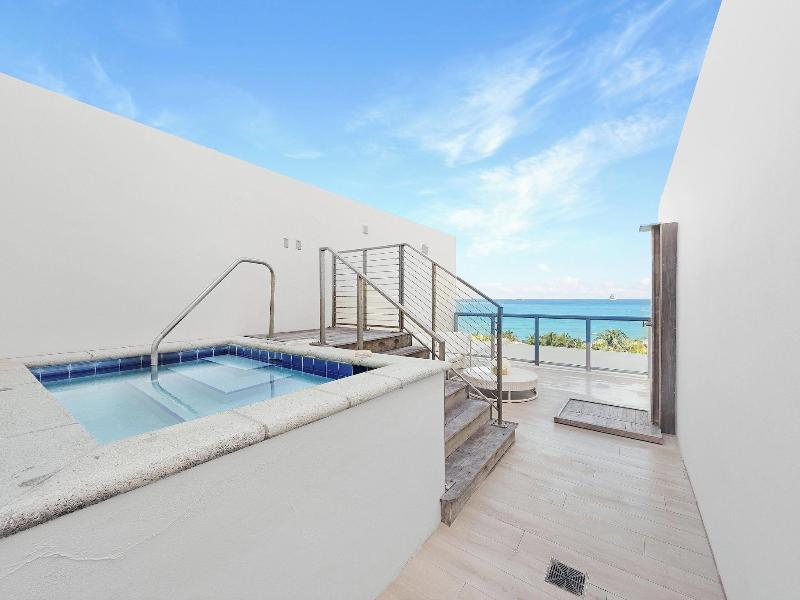 W South Beach image
