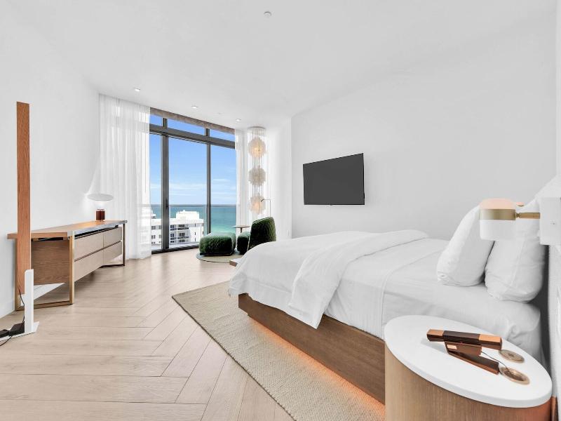 W South Beach image