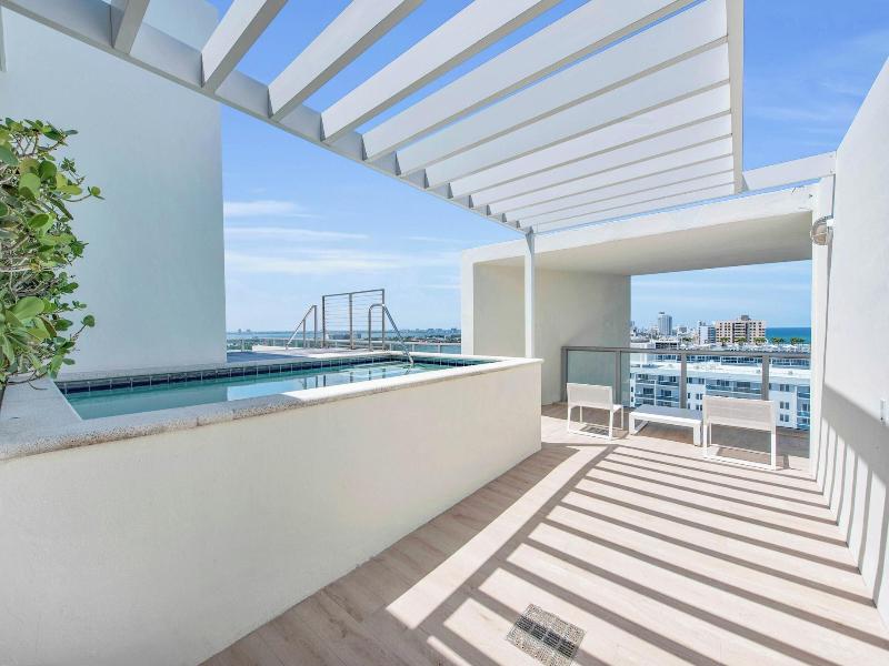 W South Beach image