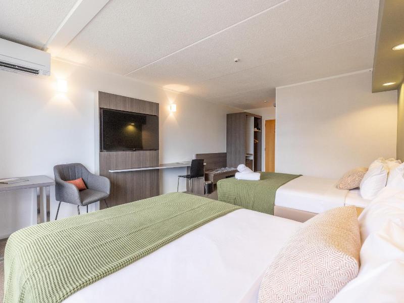 Auckland Rose Park Hotel image