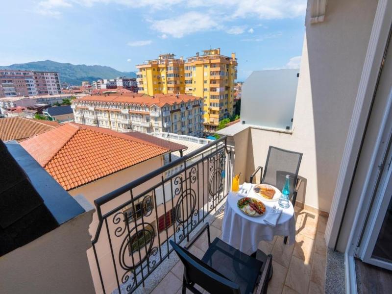 Hotel Mozart — general view