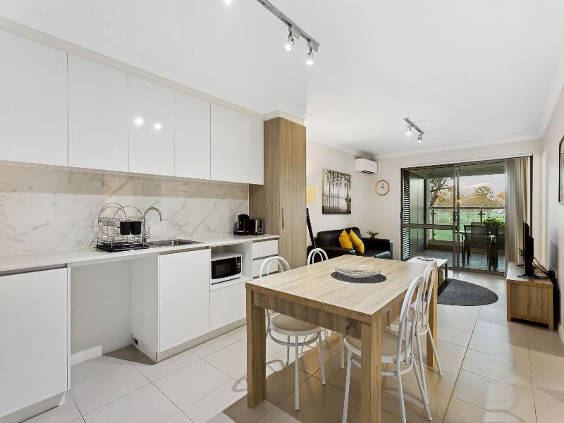 Yaran Suites image
