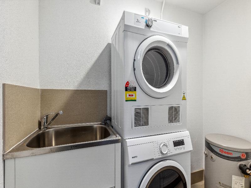 Yaran Suites image