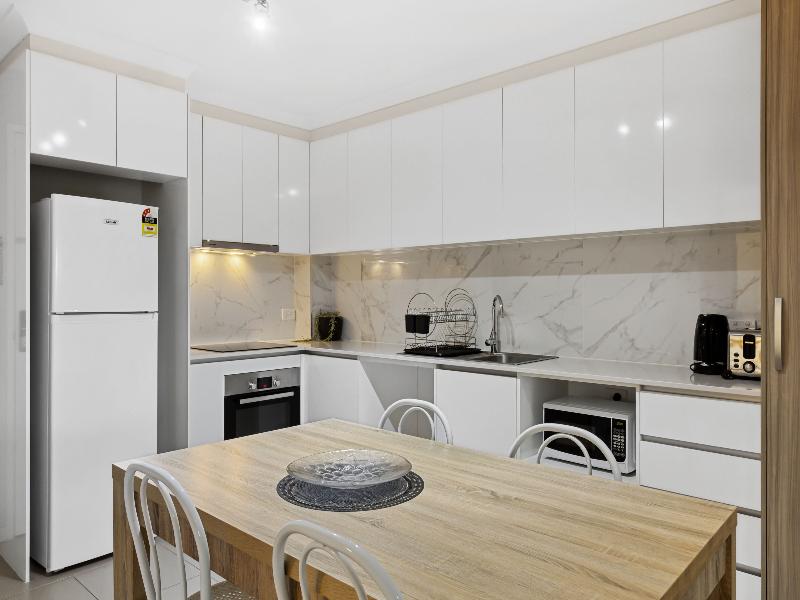 Yaran Suites image