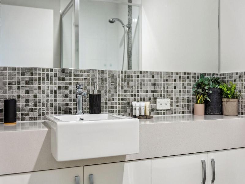 Yaran Suites image