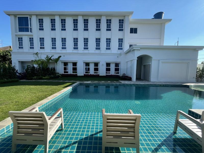 Le Cannes, A Recall Luxe Hotel, Chiang Mai. image