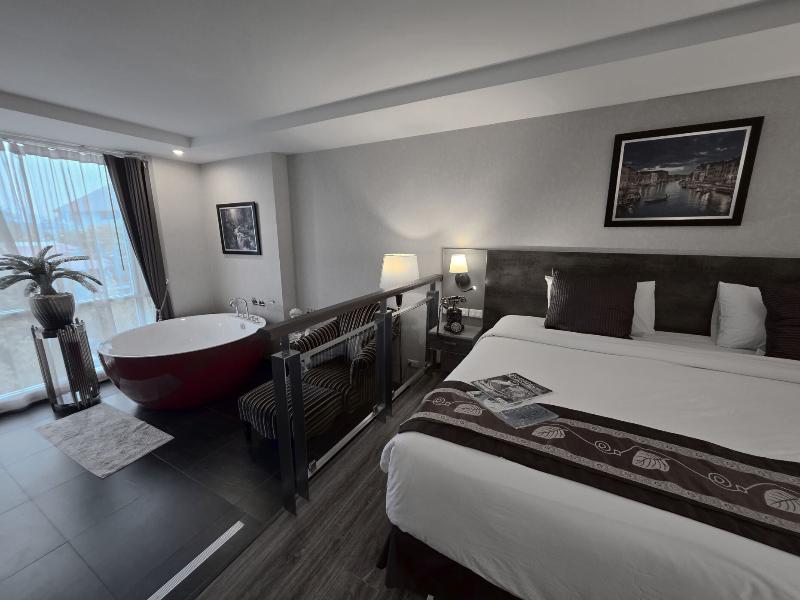 Le Cannes, A Recall Luxe Hotel, Chiang Mai. image