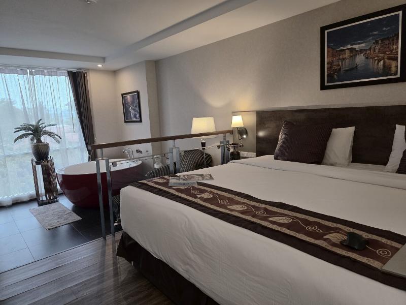 Le Cannes, A Recall Luxe Hotel, Chiang Mai. image