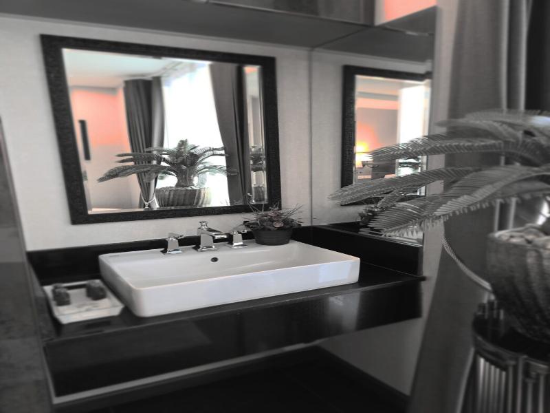 Le Cannes, A Recall Luxe Hotel, Chiang Mai. image