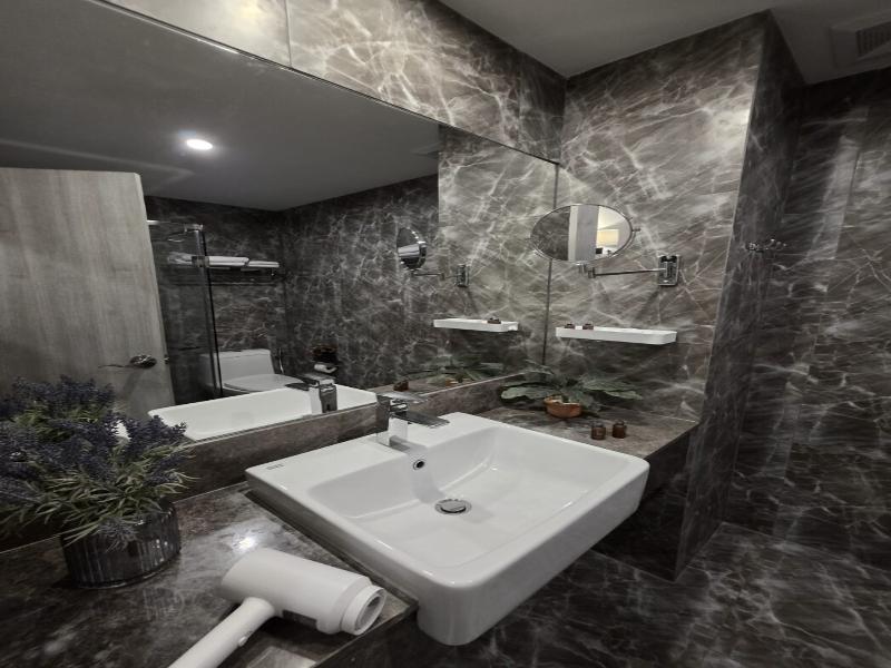 Le Cannes, A Recall Luxe Hotel, Chiang Mai. image