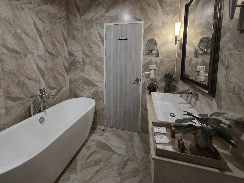 Le Cannes, A Recall Luxe Hotel, Chiang Mai. image