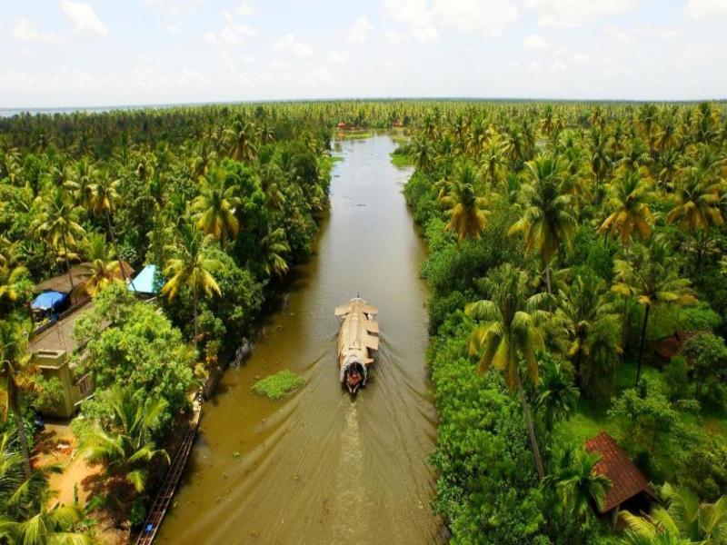 Spice Coast Houseboat, A CGH Earth Experience image