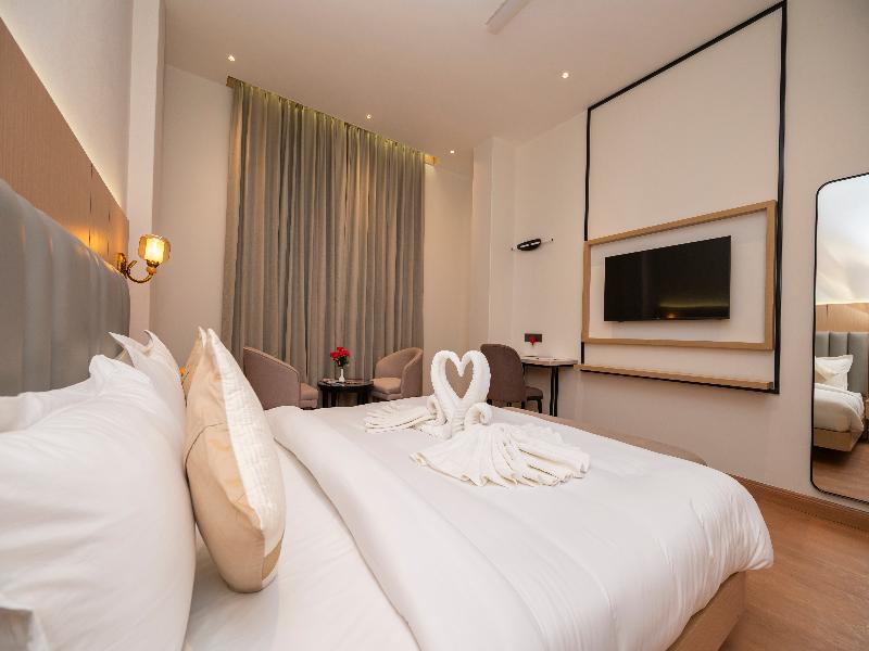Hotel Meera Palace Varanasi image
