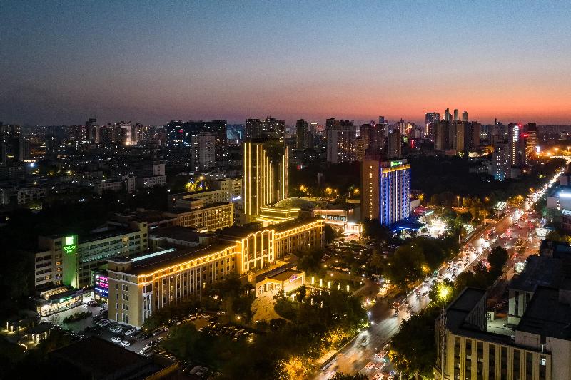 Crowne Plaza Zhengzhou image