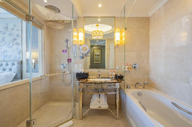 Crowne Plaza Zhengzhou image