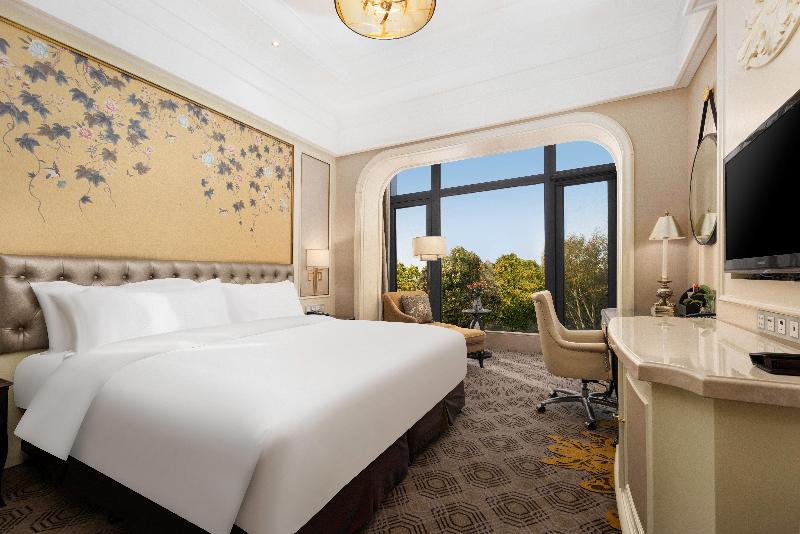 Crowne Plaza Zhengzhou image