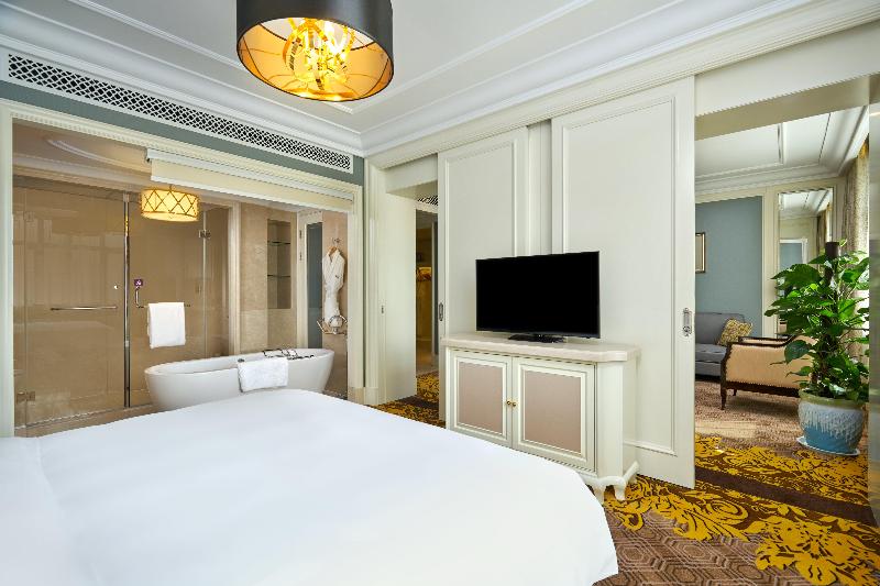 Crowne Plaza Zhengzhou image