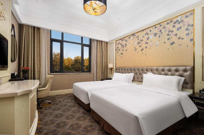 Crowne Plaza Zhengzhou image