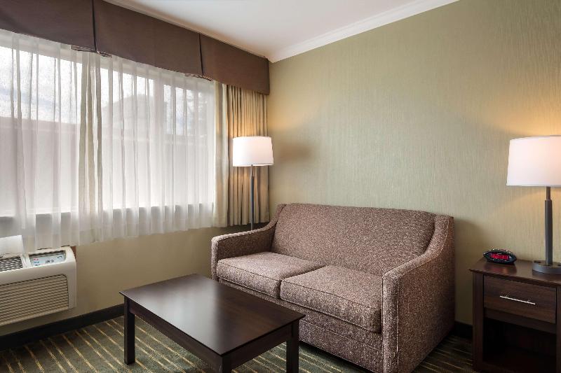 Best Western Holiday Hotel image