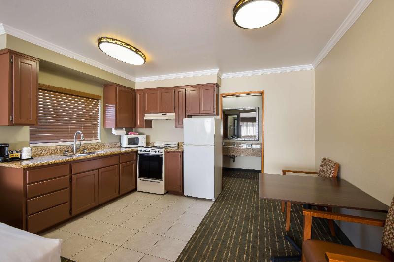 Best Western Holiday Hotel image 9