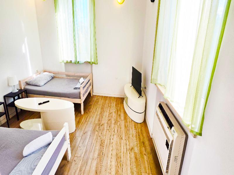 Chillax Rooms image