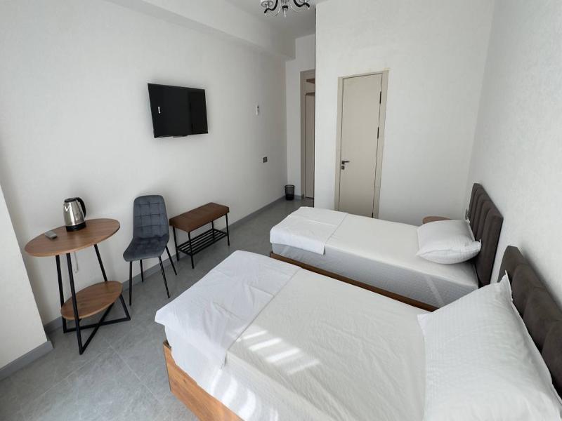 Humor Hotel image
