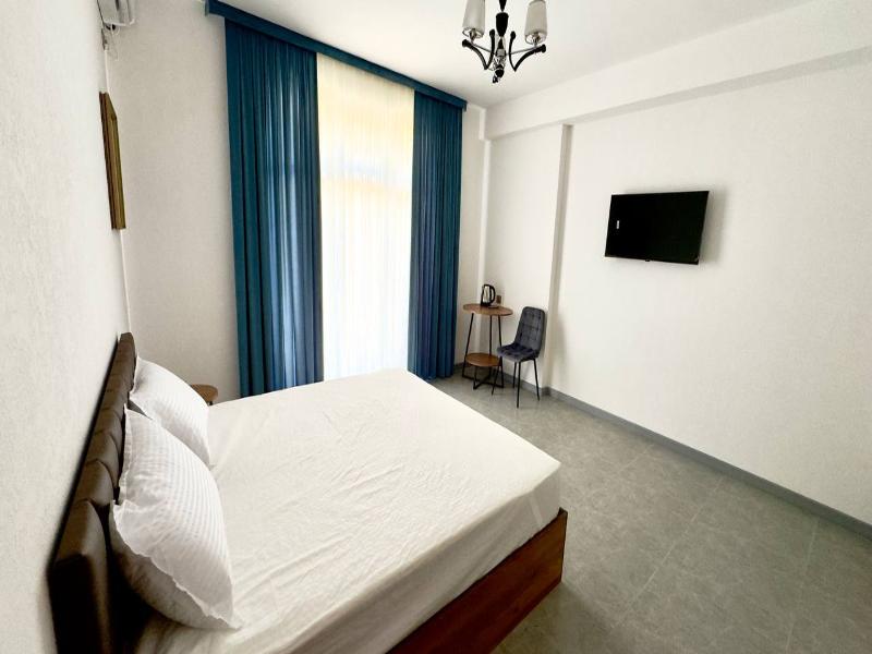 Humor Hotel image