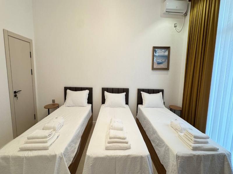 Humor Hotel image