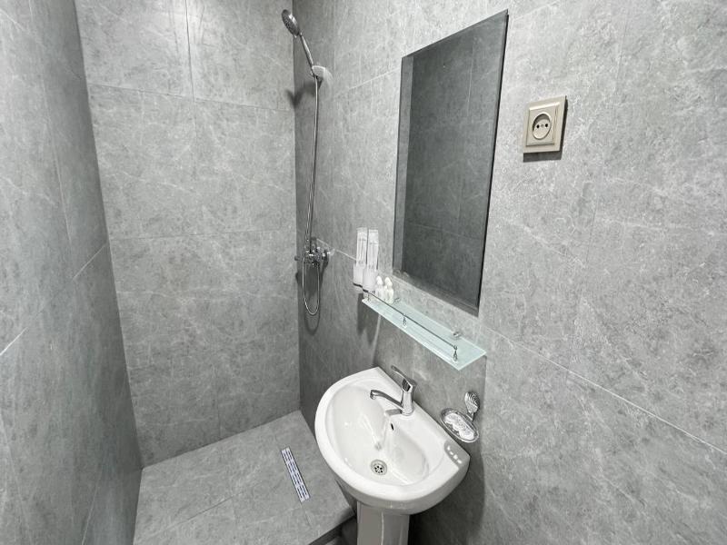 Humor Hotel image