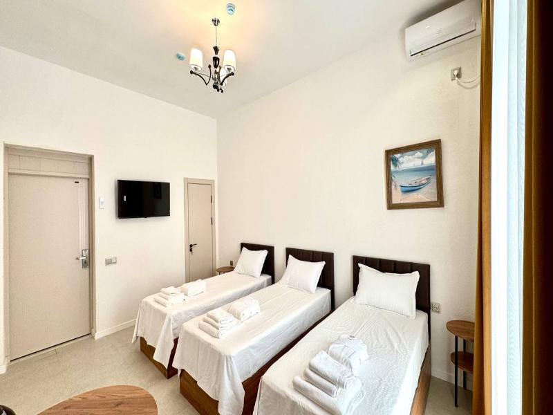 Humor Hotel image