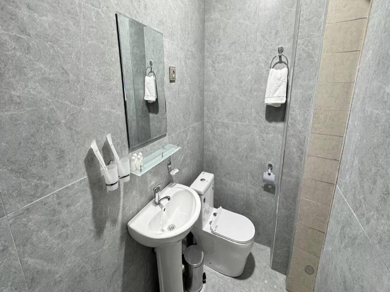Humor Hotel image