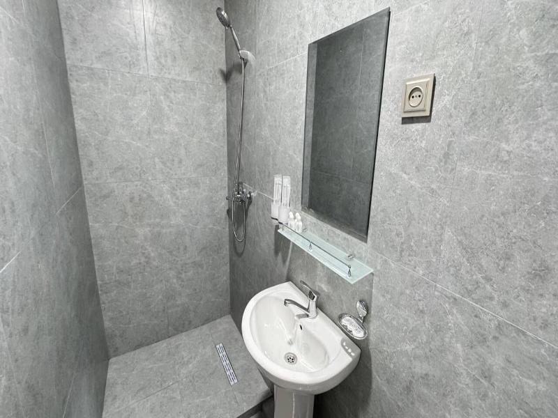 Humor Hotel image