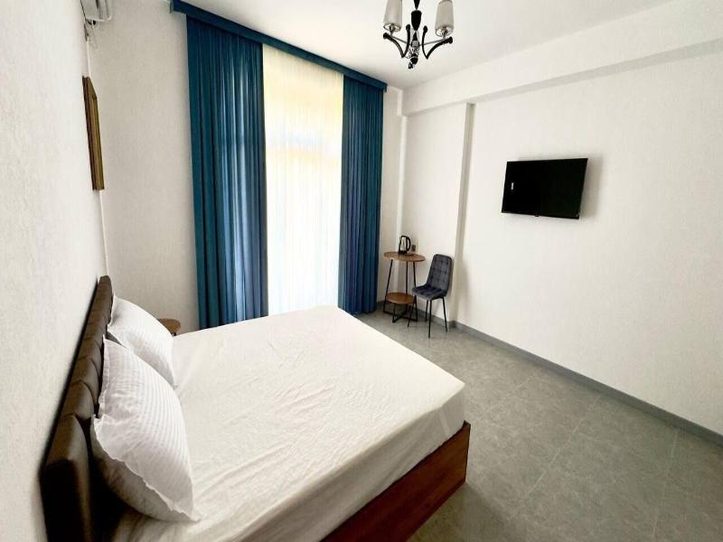 Humor Hotel image