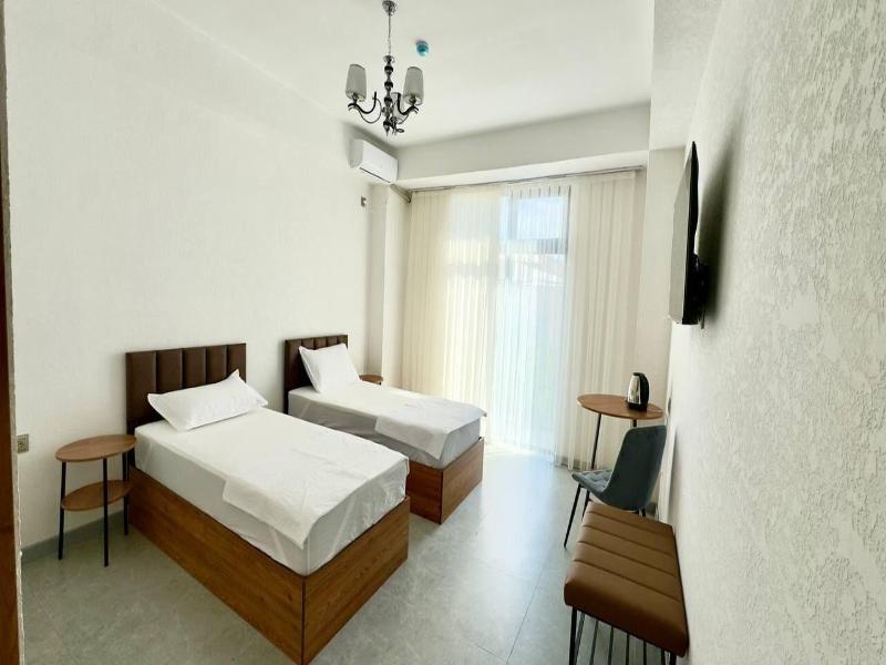 Humor Hotel image