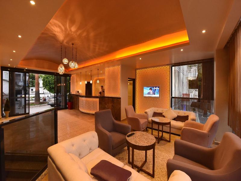 Montebello Deluxe Hotel image