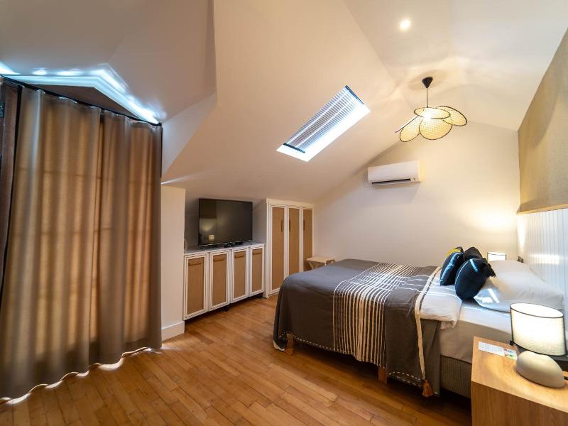 Hotel Club-E image