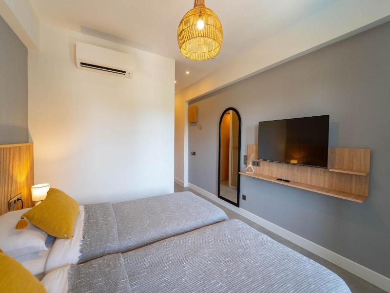 Hotel Club-E image
