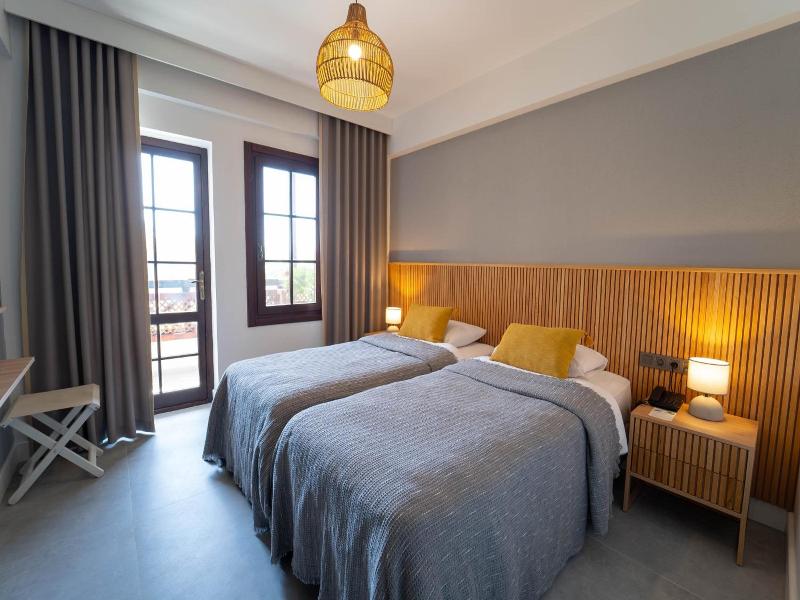 Hotel Club-E image
