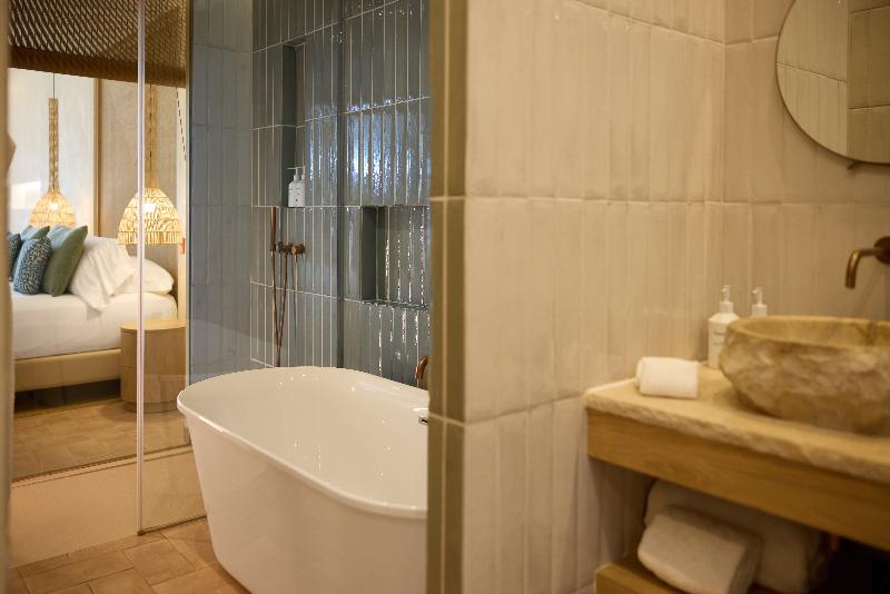 Cala San Miguel Ibiza Res, Curio Colllec By Hilton image