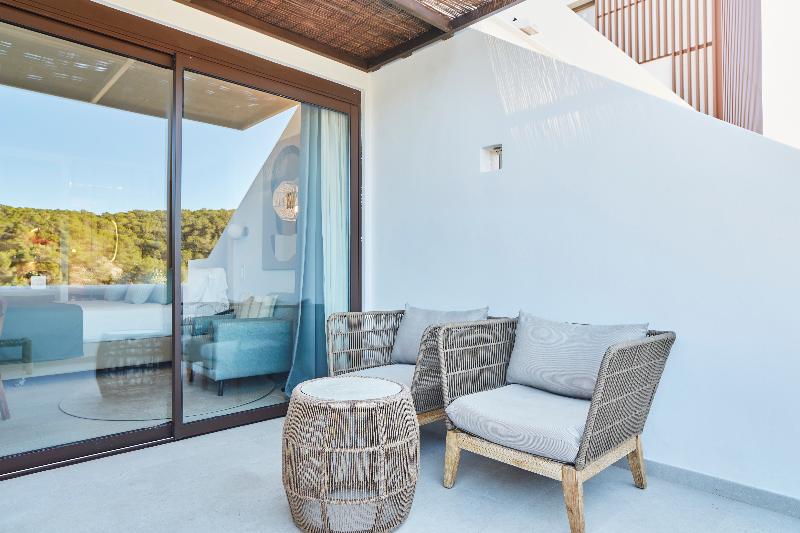 Cala San Miguel Ibiza Res, Curio Colllec By Hilton image