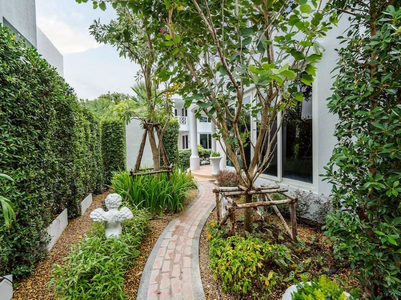The Delfini Hua Hin image