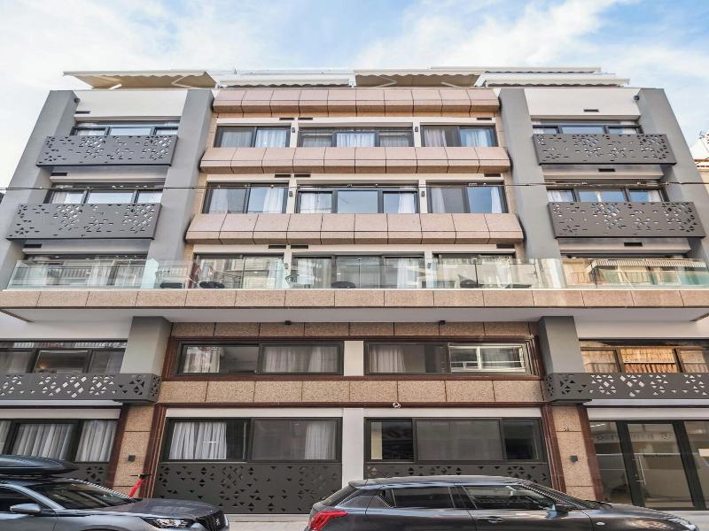Limehome Piraeus Olive image