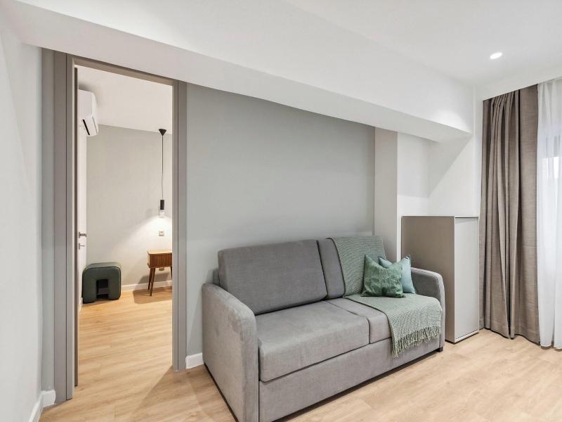 Limehome Piraeus Olive image